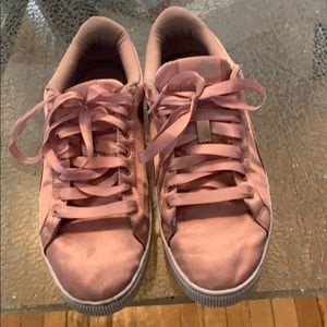 Puma cute silk bow shoes - women size 7.5